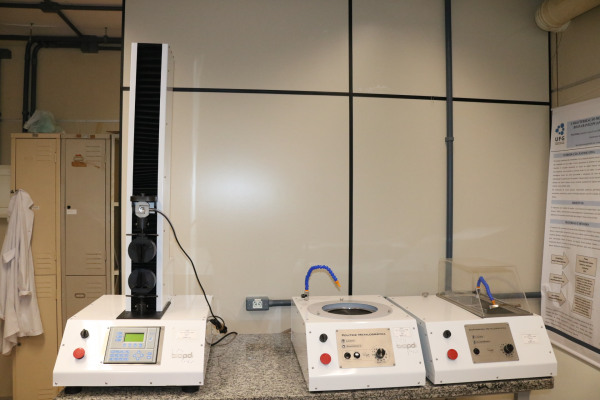 Máquina de bioensaio, Biopdi, modelo MBIOI; Politriz metalográfica e Cortadeira